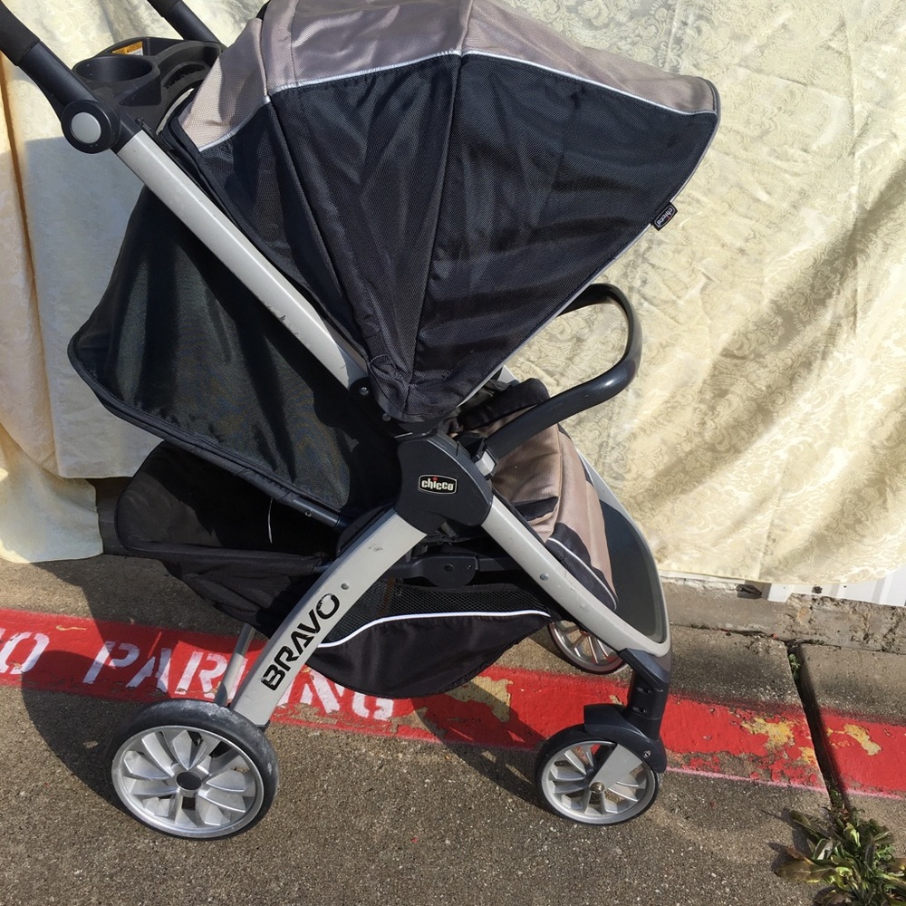 Chicco Stroller. Bravo— SOLD